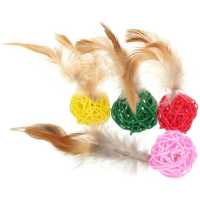 Іграшка для котів Hippie Pet М'ячики з ротангу з пір'ям різнокольорові 4 см 4 шт (HIPCT14200)